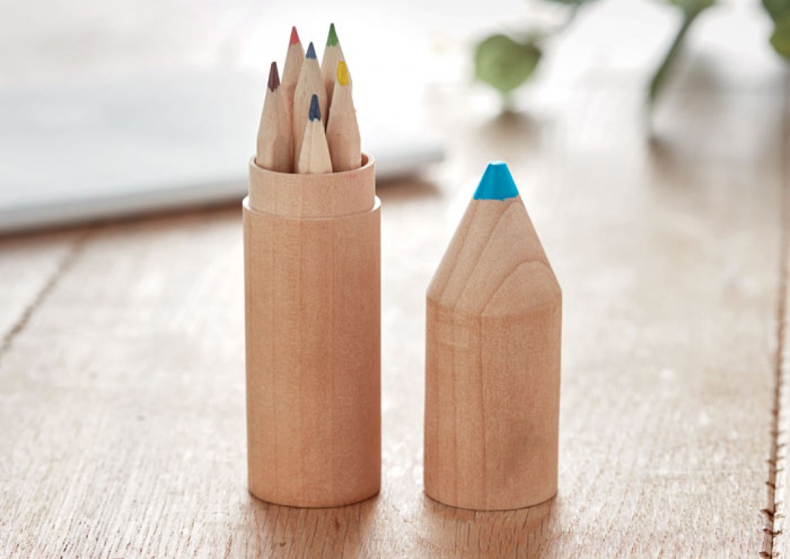 Creioane de colorat în cutie-creion