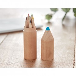 Creioane de colorat în cutie-creion